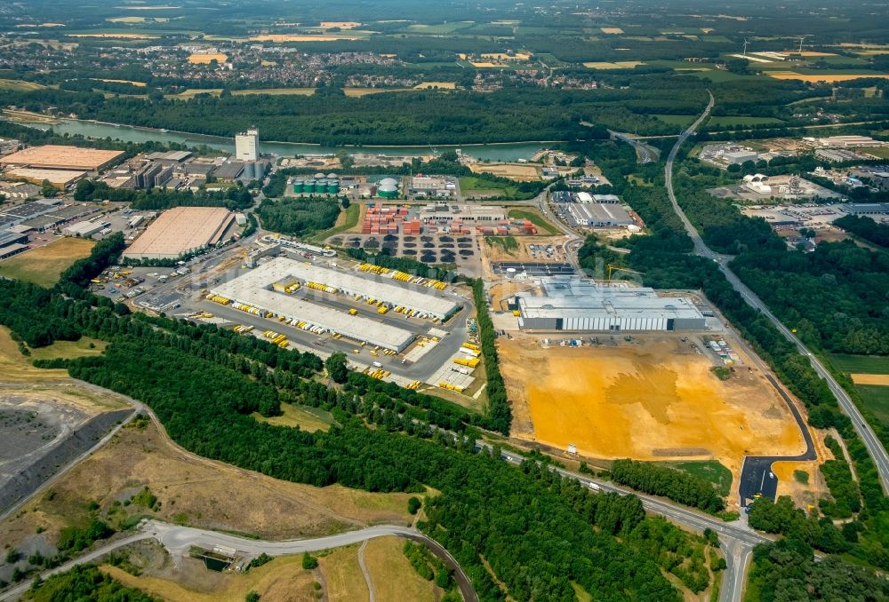 Luftbild Dorsten - Baustelle zum Neubau eines Gebäudekomplexes auf dem Gelände des Logistikzentrums arvato der Bertelsmann SE & Co. KGaA entlang der Buerer Straße zur Hervester Straße in Dorsten im Bundesland Nordrhein-Westfalen, Deutschland