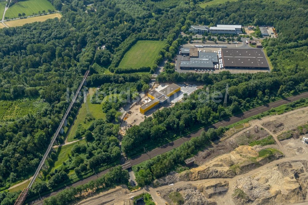 Gelsenkirchen von oben - Baustelle zum Neubau eines Gebäudekomplexes auf dem Gelände des Logistikzentrums der Deutsche Post AG an der Ostpreußenstraße in Gelsenkirchen im Bundesland Nordrhein-Westfalen, Deutschland