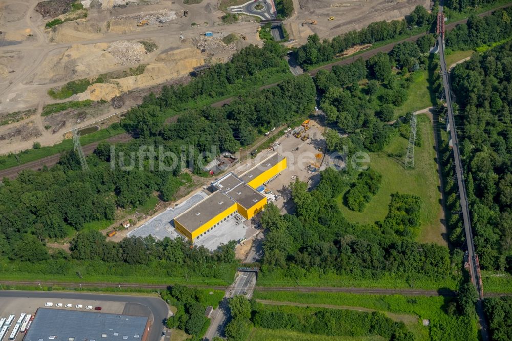 Luftaufnahme Gelsenkirchen - Baustelle zum Neubau eines Gebäudekomplexes auf dem Gelände des Logistikzentrums der Deutsche Post AG an der Ostpreußenstraße in Gelsenkirchen im Bundesland Nordrhein-Westfalen, Deutschland