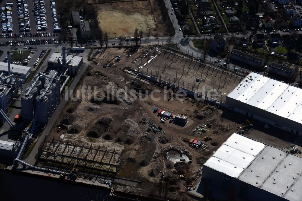 Luftbild Berlin - Baustelle zum Neubau eines Gebäudekomplexes auf dem Gelände des Logistikzentrums der DIBAG Industriebau AG an der Kanalstraße im Ortsteil Rudow in Berlin