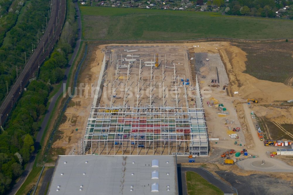 Luftaufnahme Göttingen - Baustelle zum Neubau eines Gebäudekomplexes auf dem Gelände des Logistikzentrums DISTRIBO in Göttingen im Bundesland Niedersachsen, Deutschland