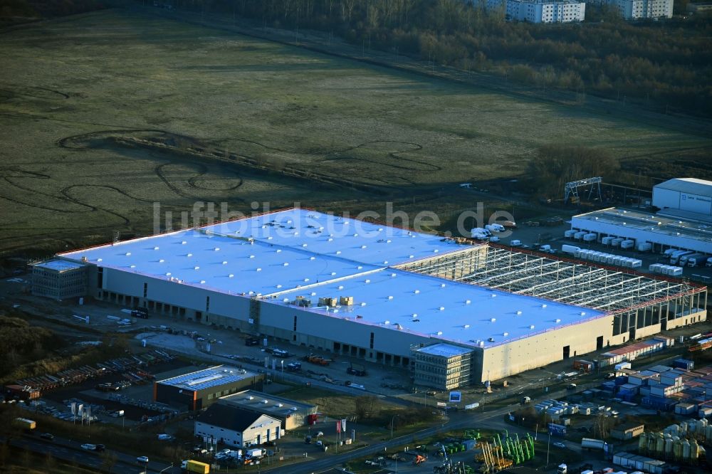 Luftaufnahme Fredersdorf-Vogelsdorf - Baustelle zum Neubau eines Gebäudekomplexes auf dem Gelände des Logistikzentrums an der Industriestraße in Fredersdorf-Vogelsdorf im Bundesland Brandenburg, Deutschland