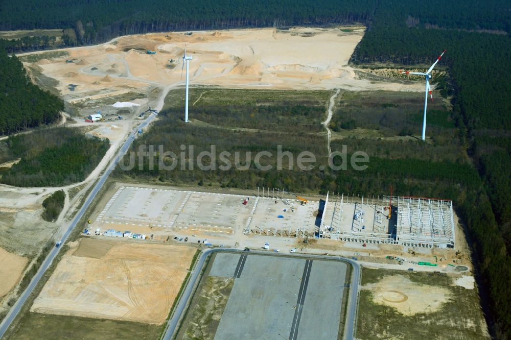 Königs Wusterhausen von oben - Baustelle zum Neubau eines Gebäudekomplexes auf dem Gelände des Logistikzentrums Logistik-Center Berlin Süd I an der Robert-Guthmann-Straße im Ortsteil Niederlehme in Königs Wusterhausen im Bundesland Brandenburg, Deutschland