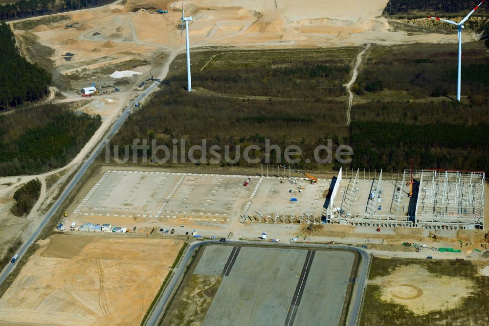 Luftbild Königs Wusterhausen - Baustelle zum Neubau eines Gebäudekomplexes auf dem Gelände des Logistikzentrums Logistik-Center Berlin Süd I an der Robert-Guthmann-Straße im Ortsteil Niederlehme in Königs Wusterhausen im Bundesland Brandenburg, Deutschland