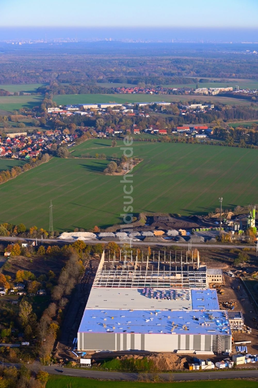 Luftaufnahme Marquardt - Baustelle zum Neubau eines Gebäudekomplexes auf dem Gelände des Logistikzentrums in Marquardt im Bundesland Brandenburg, Deutschland