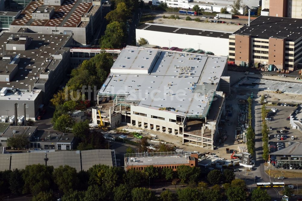 Luftbild Berlin - Baustelle zum Neubau eines Gebäudekomplexes auf dem Gelände des Logistikzentrums des Motorrad- Werkes der BMW AG im Stadtteil Spandau in Berlin