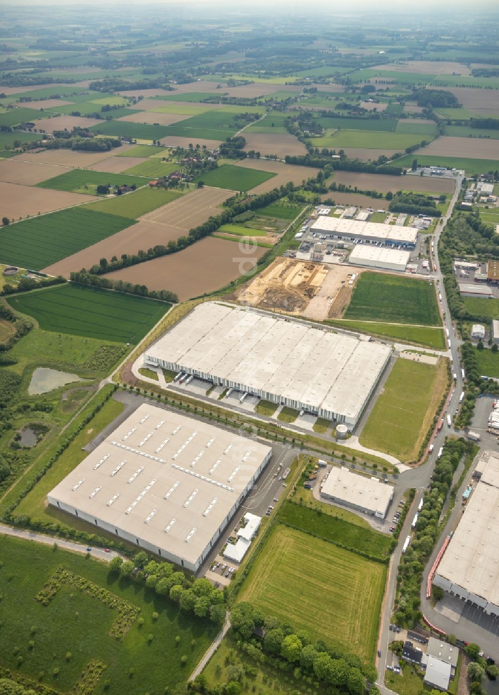 Hamm von oben - Baustelle zum Neubau eines Gebäudekomplexes auf dem Gelände des Logistikzentrums am Oberallener Weg in Hamm im Bundesland Nordrhein-Westfalen, Deutschland