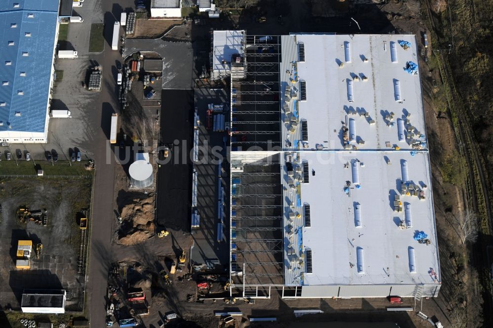 Hoppegarten aus der Vogelperspektive: Baustelle zum Neubau eines Gebäudekomplexes auf dem Gelände des Logistikzentrums der Rhenus Home Delivery GmbH im Ortsteil Dahlwitz-Hoppegarten in Hoppegarten im Bundesland Brandenburg, Deutschland