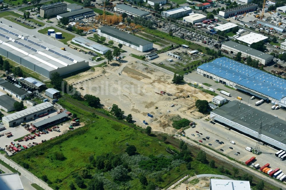 Luftaufnahme Hoppegarten - Baustelle zum Neubau eines Gebäudekomplexes auf dem Gelände des Logistikzentrums der Rhenus Home Delivery GmbH im Ortsteil Dahlwitz-Hoppegarten in Hoppegarten im Bundesland Brandenburg, Deutschland