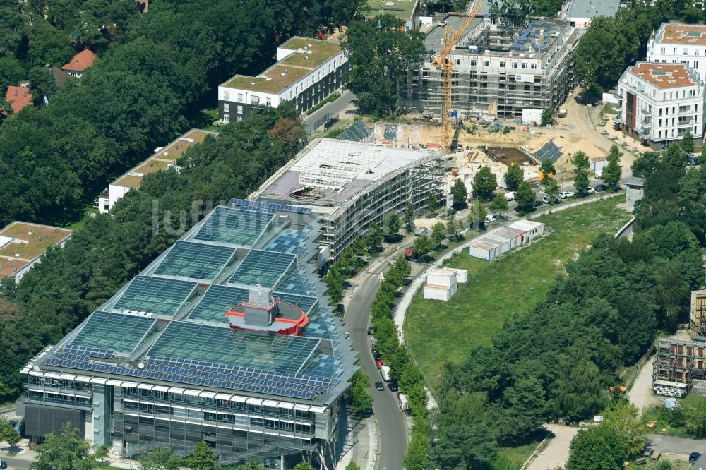 Luftbild Potsdam - Baustelle zum Neubau eines Gebäudekomplexes der Hochschule Filmuniversität Babelsberg KONRAD WOLF an der Marlene-Dietrich-Allee im Ortsteil Babelsberg in Potsdam im Bundesland Brandenburg, Deutschland