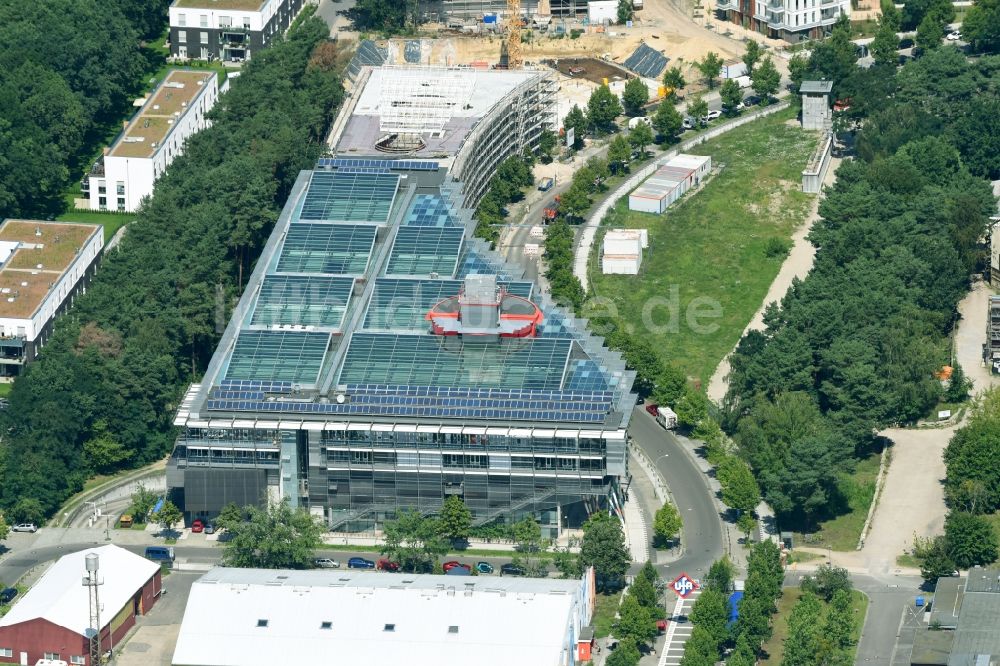 Luftaufnahme Potsdam - Baustelle zum Neubau eines Gebäudekomplexes der Hochschule Filmuniversität Babelsberg KONRAD WOLF an der Marlene-Dietrich-Allee im Ortsteil Babelsberg in Potsdam im Bundesland Brandenburg, Deutschland