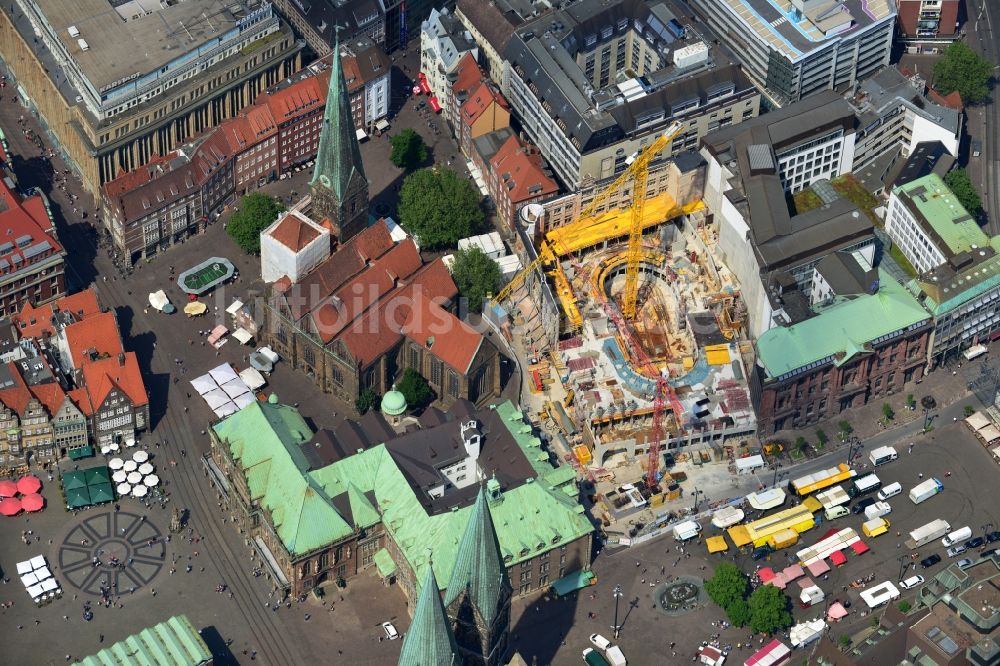 Bremen aus der Vogelperspektive: Baustelle zum Neubau des Gebäudes der Bremer Landesbank am Rathaus und Dom zu Bremen