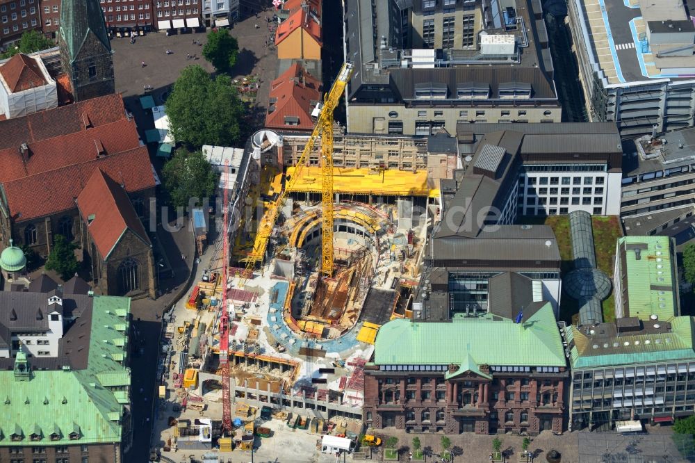 Bremen aus der Vogelperspektive: Baustelle zum Neubau des Gebäudes der Bremer Landesbank am Rathaus und Dom zu Bremen