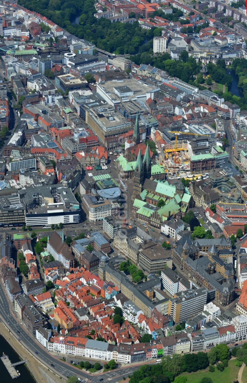 Bremen aus der Vogelperspektive: Baustelle zum Neubau des Gebäudes der Bremer Landesbank am Rathaus und Dom zu Bremen