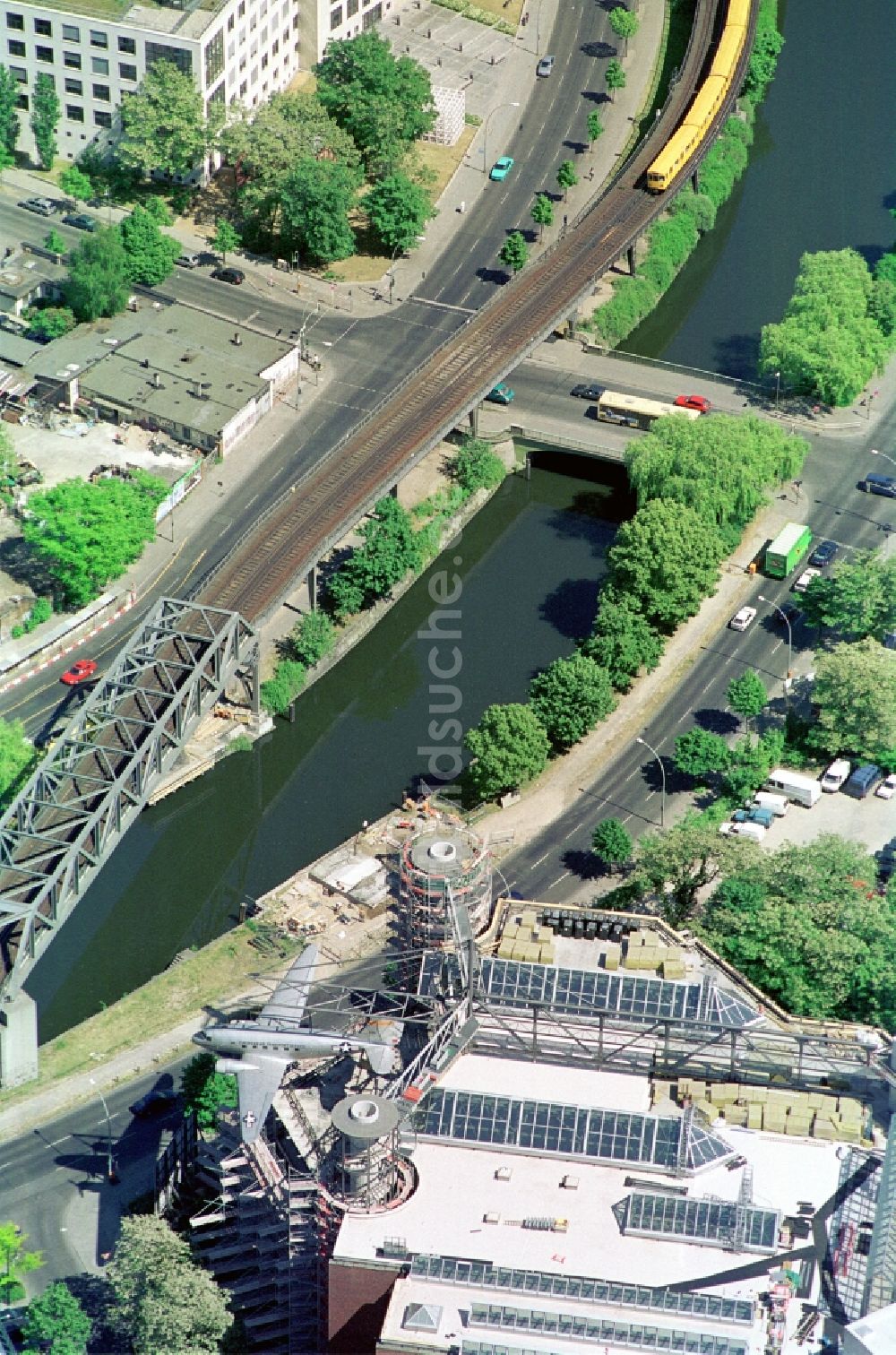 Luftaufnahme Berlin Kreuzberg - Baustelle zum Neubau des Gebäudes des Museum für Verkehr und Technik am Halleschen Ufer an der Trebbiner Straße in Friedrichshain-Kreuzberg von Berlin