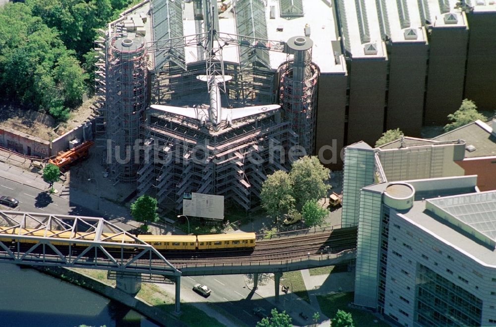 Luftbild Berlin Kreuzberg - Baustelle zum Neubau des Gebäudes des Museum für Verkehr und Technik am Halleschen Ufer an der Trebbiner Straße in Friedrichshain-Kreuzberg von Berlin