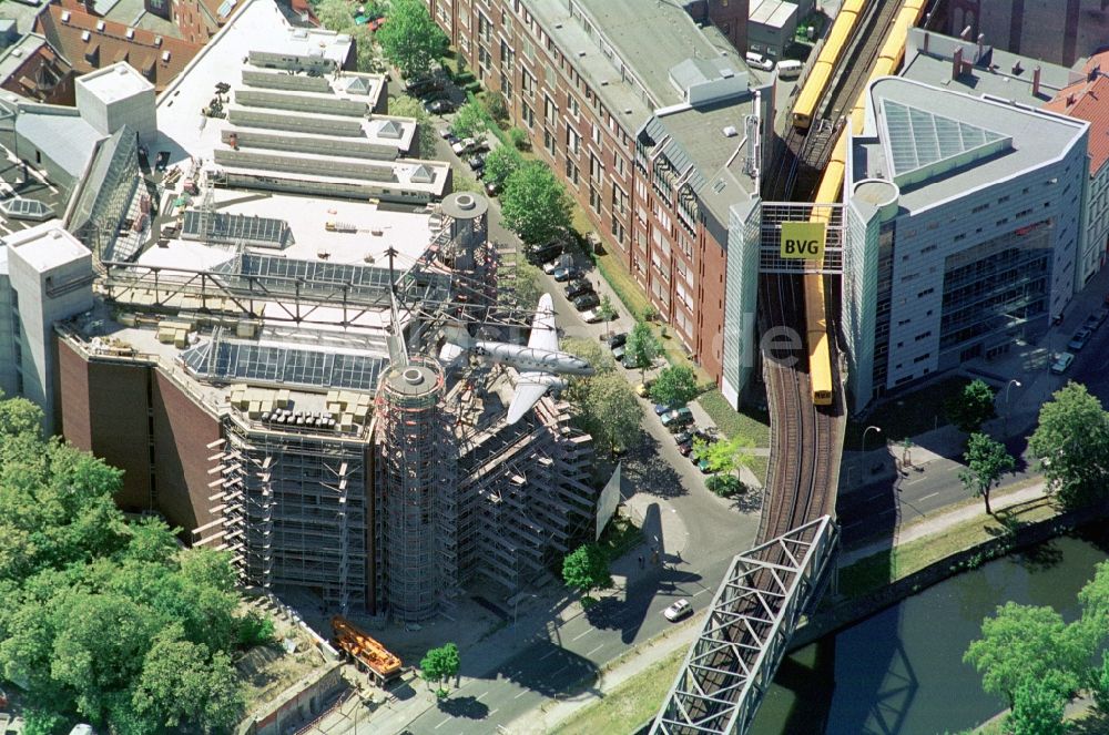 Luftaufnahme Berlin Kreuzberg - Baustelle zum Neubau des Gebäudes des Museum für Verkehr und Technik am Halleschen Ufer an der Trebbiner Straße in Friedrichshain-Kreuzberg von Berlin