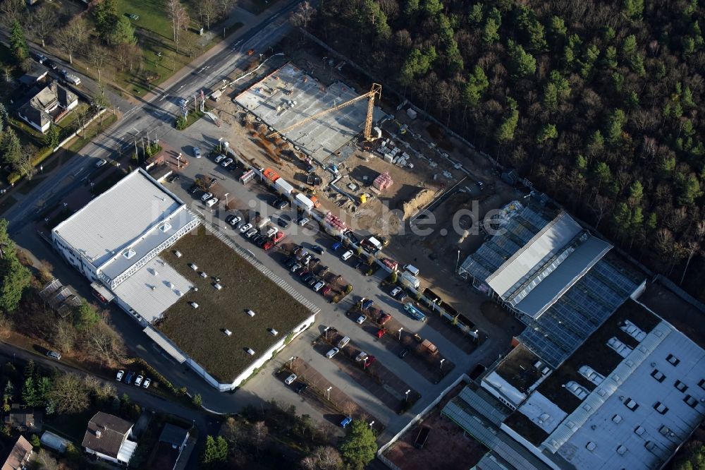 Luftbild Hohen Neuendorf - Baustelle zum Neubau am Gelände des Einkaufszentrum am ehemaligen OBI - Baumarkt an der Schönfließer Straße in Hohen Neuendorf im Bundesland Brandenburg