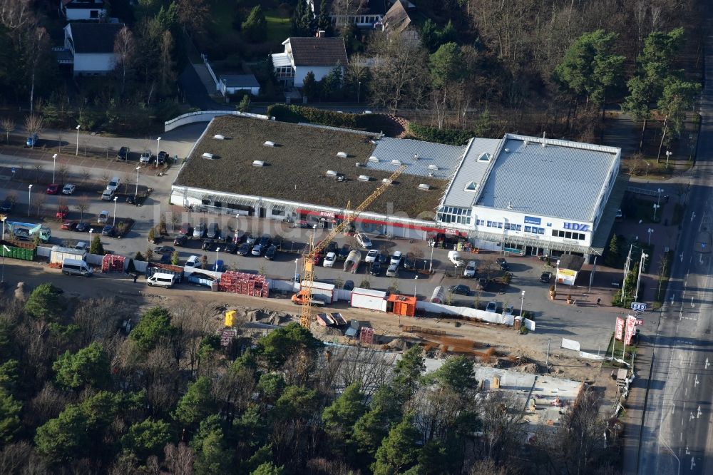 Hohen Neuendorf von oben - Baustelle zum Neubau am Gelände des Einkaufszentrum am ehemaligen OBI - Baumarkt an der Schönfließer Straße in Hohen Neuendorf im Bundesland Brandenburg