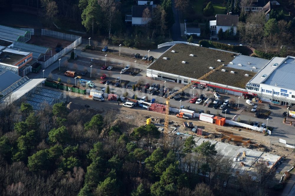 Luftbild Hohen Neuendorf - Baustelle zum Neubau am Gelände des Einkaufszentrum am ehemaligen OBI - Baumarkt an der Schönfließer Straße in Hohen Neuendorf im Bundesland Brandenburg