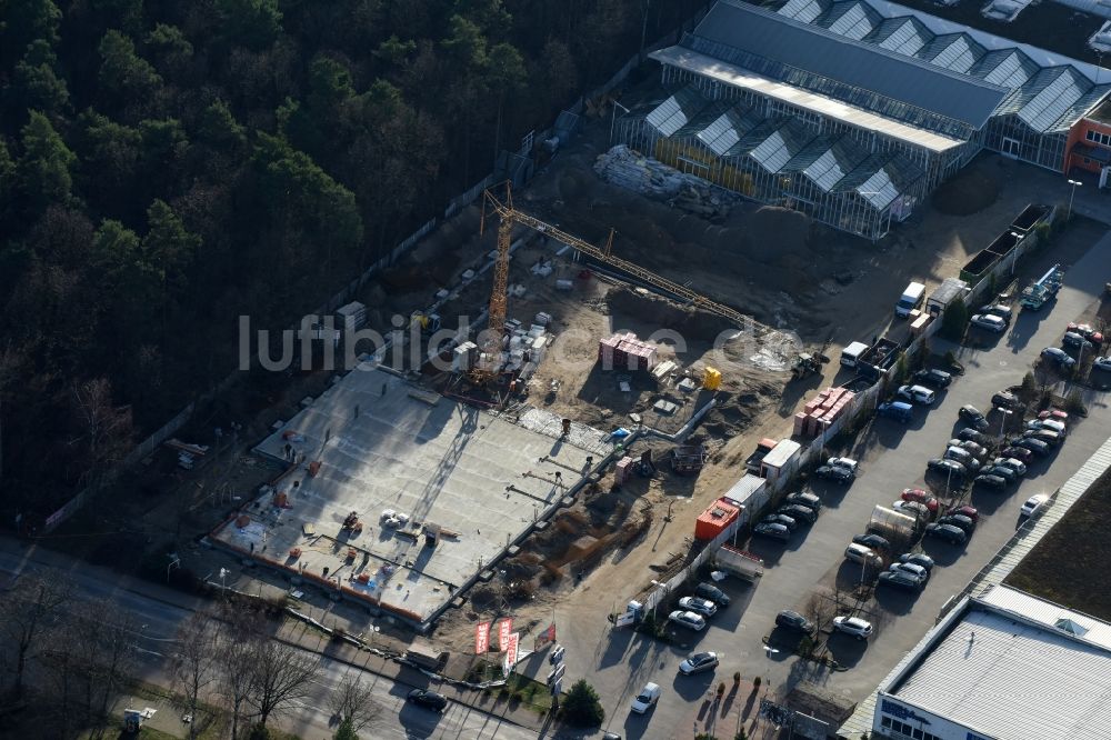 Luftbild Hohen Neuendorf - Baustelle zum Neubau am Gelände des Einkaufszentrum am ehemaligen OBI - Baumarkt an der Schönfließer Straße in Hohen Neuendorf im Bundesland Brandenburg