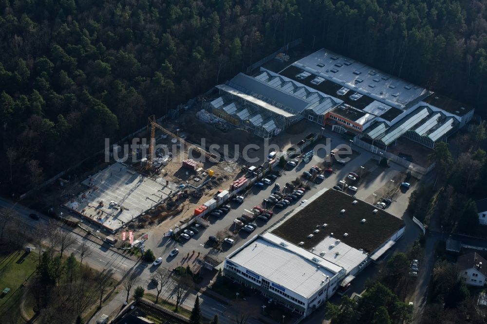 Luftaufnahme Hohen Neuendorf - Baustelle zum Neubau am Gelände des Einkaufszentrum am ehemaligen OBI - Baumarkt an der Schönfließer Straße in Hohen Neuendorf im Bundesland Brandenburg