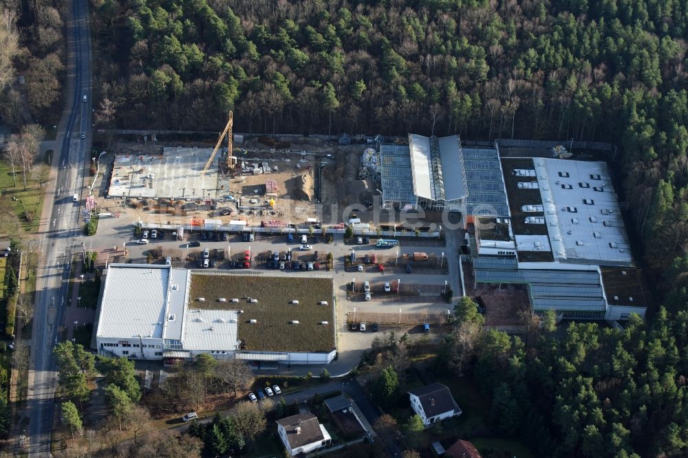 Hohen Neuendorf von oben - Baustelle zum Neubau am Gelände des Einkaufszentrum am ehemaligen OBI - Baumarkt an der Schönfließer Straße in Hohen Neuendorf im Bundesland Brandenburg