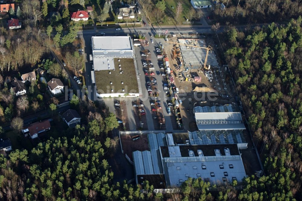 Hohen Neuendorf von oben - Baustelle zum Neubau am Gelände des Einkaufszentrum am ehemaligen OBI - Baumarkt an der Schönfließer Straße in Hohen Neuendorf im Bundesland Brandenburg