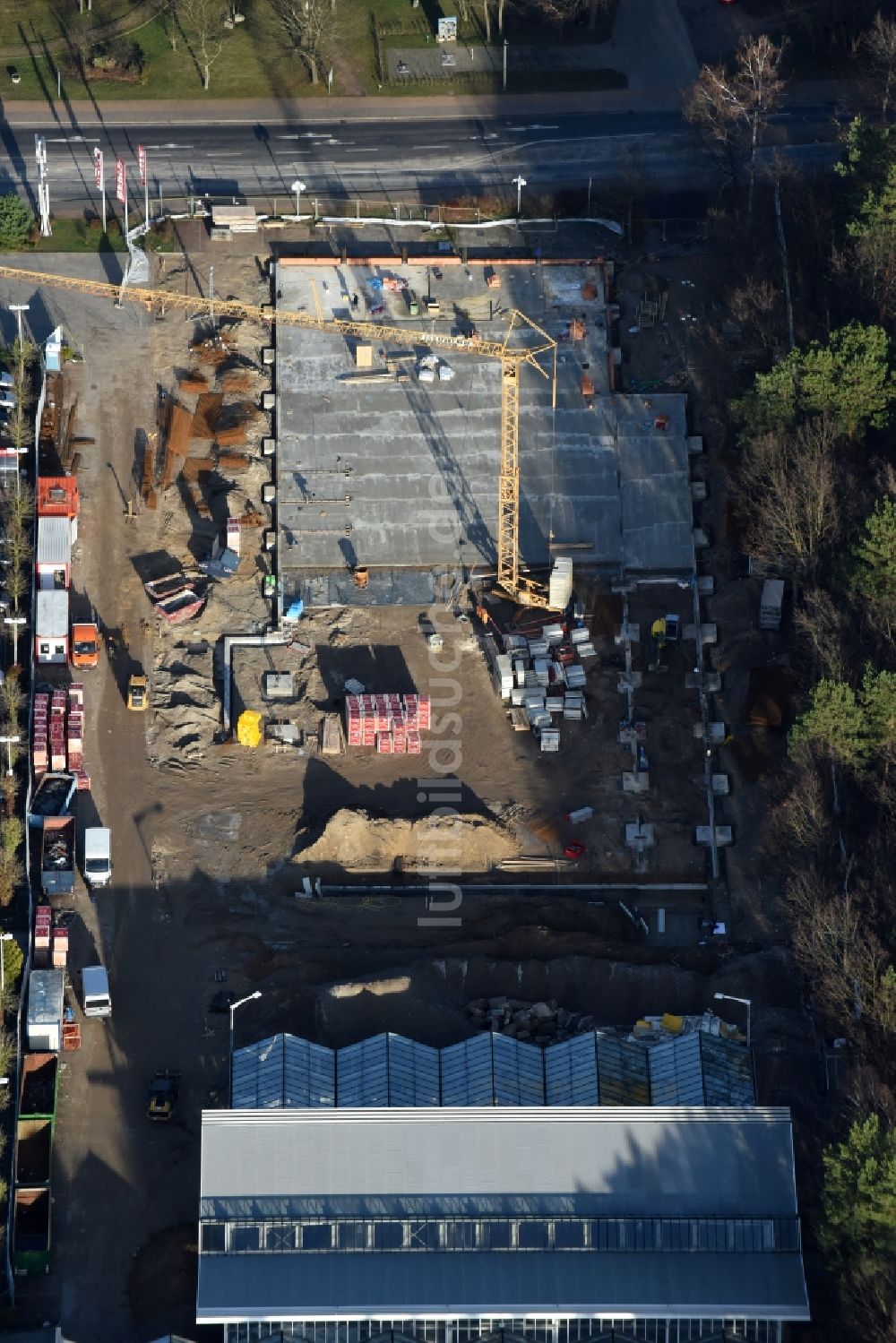 Luftbild Hohen Neuendorf - Baustelle zum Neubau am Gelände des Einkaufszentrum am ehemaligen OBI - Baumarkt an der Schönfließer Straße in Hohen Neuendorf im Bundesland Brandenburg