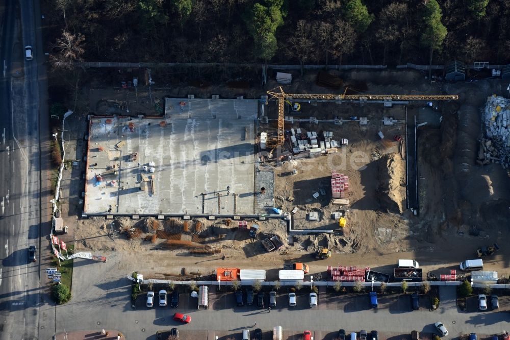 Hohen Neuendorf von oben - Baustelle zum Neubau am Gelände des Einkaufszentrum am ehemaligen OBI - Baumarkt an der Schönfließer Straße in Hohen Neuendorf im Bundesland Brandenburg