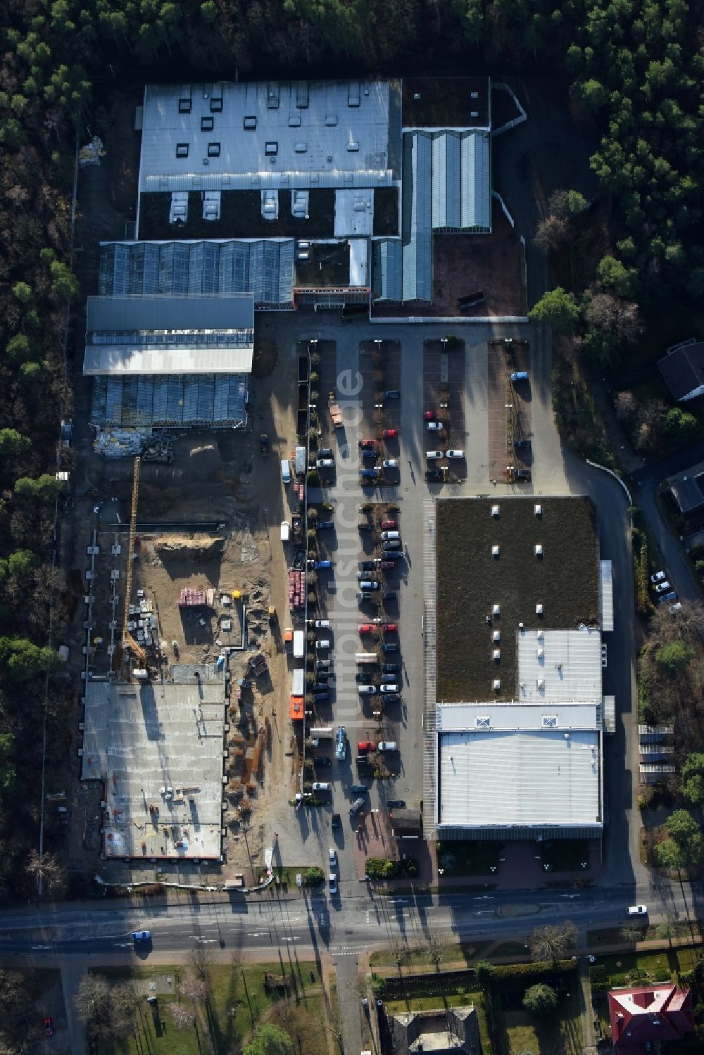 Hohen Neuendorf von oben - Baustelle zum Neubau am Gelände des Einkaufszentrum am ehemaligen OBI - Baumarkt an der Schönfließer Straße in Hohen Neuendorf im Bundesland Brandenburg