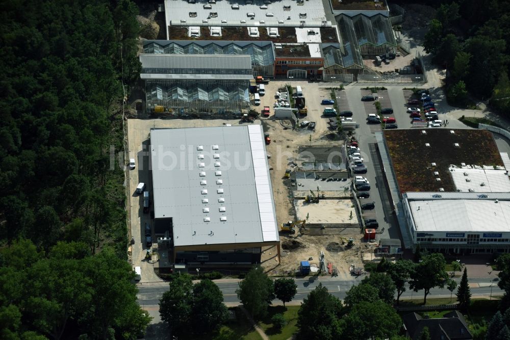 Luftbild Hohen Neuendorf - Baustelle zum Neubau am Gelände des Einkaufszentrum am ehemaligen OBI - Baumarkt an der Schönfließer Straße in Hohen Neuendorf im Bundesland Brandenburg