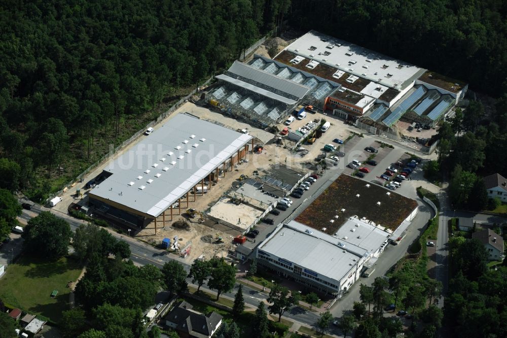 Luftbild Hohen Neuendorf - Baustelle zum Neubau am Gelände des Einkaufszentrum am ehemaligen OBI - Baumarkt an der Schönfließer Straße in Hohen Neuendorf im Bundesland Brandenburg