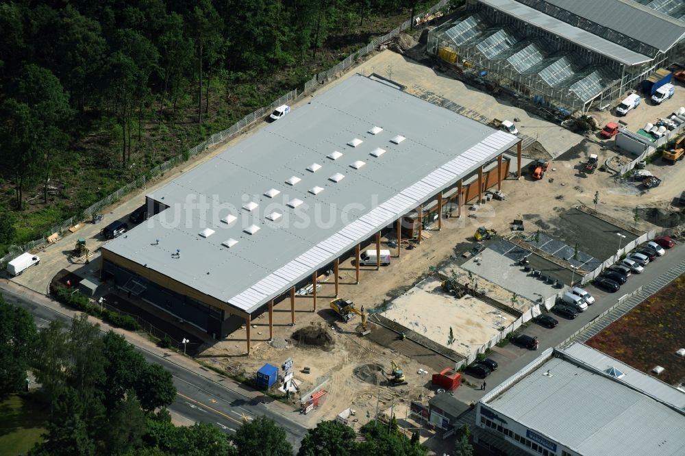 Luftaufnahme Hohen Neuendorf - Baustelle zum Neubau am Gelände des Einkaufszentrum am ehemaligen OBI - Baumarkt an der Schönfließer Straße in Hohen Neuendorf im Bundesland Brandenburg