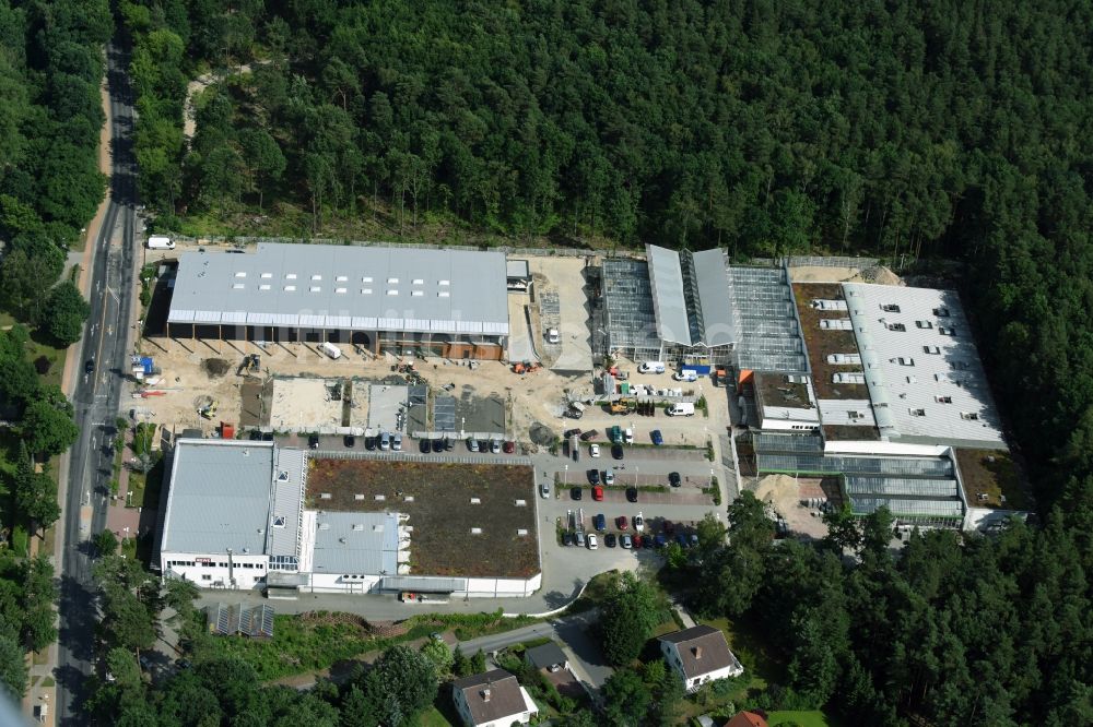 Luftbild Hohen Neuendorf - Baustelle zum Neubau am Gelände des Einkaufszentrum am ehemaligen OBI - Baumarkt an der Schönfließer Straße in Hohen Neuendorf im Bundesland Brandenburg