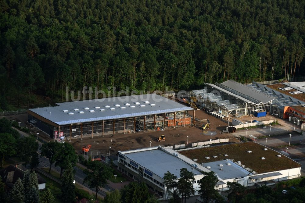 Hohen Neuendorf von oben - Baustelle zum Neubau am Gelände des Einkaufszentrum am ehemaligen OBI - Baumarkt an der Schönfließer Straße in Hohen Neuendorf im Bundesland Brandenburg