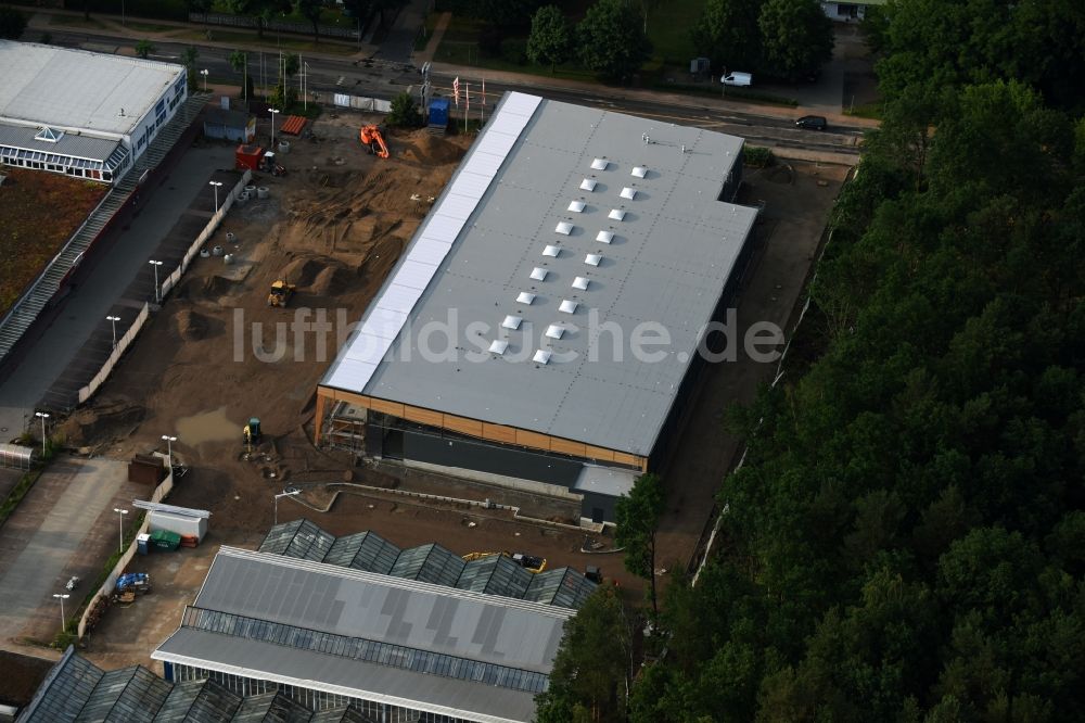 Luftbild Hohen Neuendorf - Baustelle zum Neubau am Gelände des Einkaufszentrum am ehemaligen OBI - Baumarkt an der Schönfließer Straße in Hohen Neuendorf im Bundesland Brandenburg