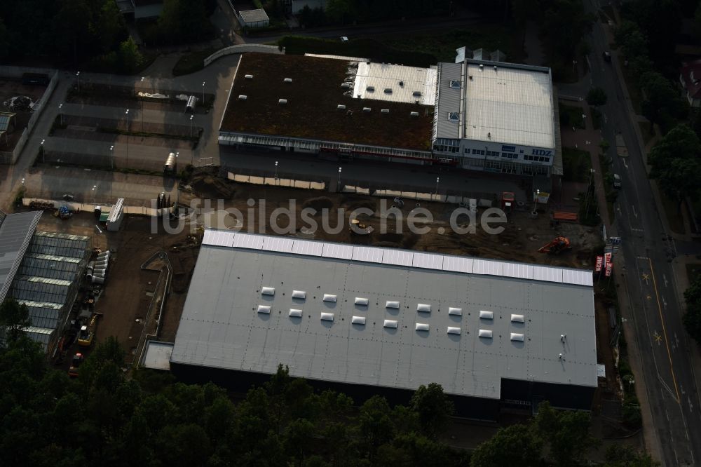 Hohen Neuendorf von oben - Baustelle zum Neubau am Gelände des Einkaufszentrum am ehemaligen OBI - Baumarkt an der Schönfließer Straße in Hohen Neuendorf im Bundesland Brandenburg