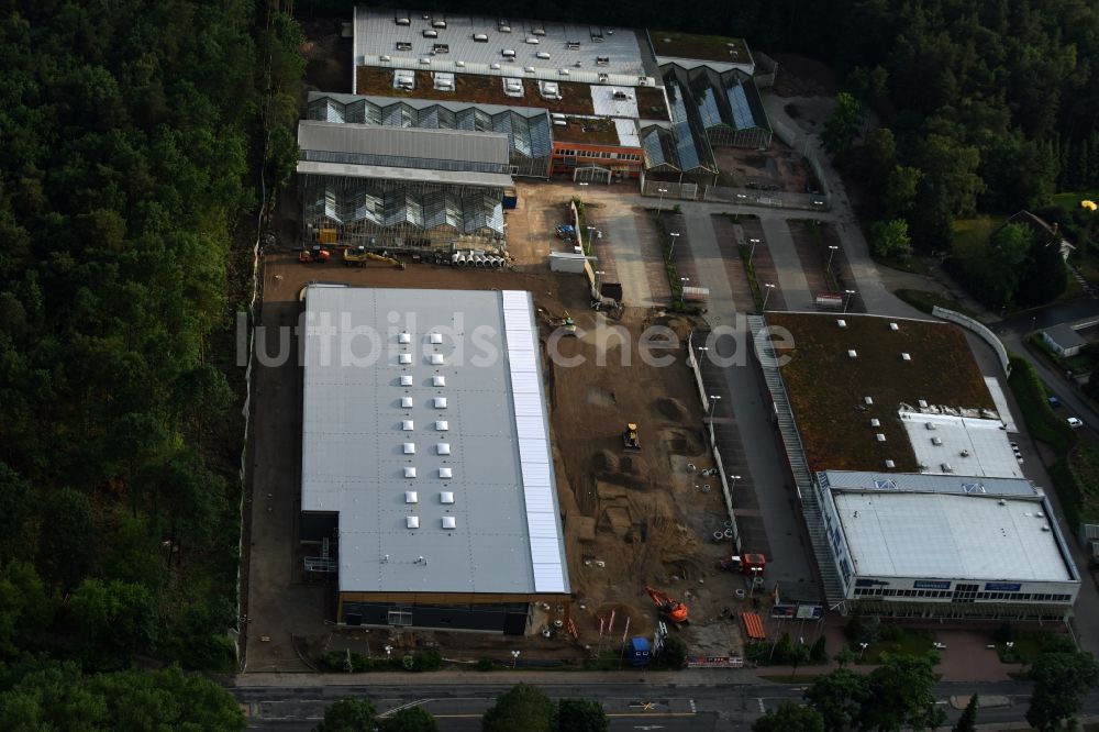 Hohen Neuendorf von oben - Baustelle zum Neubau am Gelände des Einkaufszentrum am ehemaligen OBI - Baumarkt an der Schönfließer Straße in Hohen Neuendorf im Bundesland Brandenburg