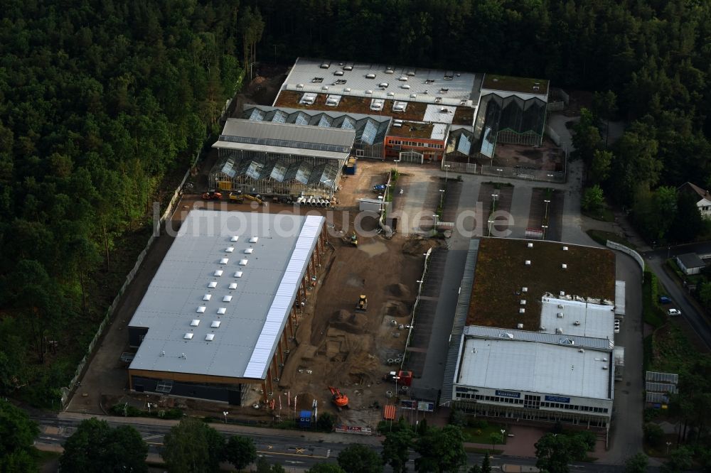 Luftbild Hohen Neuendorf - Baustelle zum Neubau am Gelände des Einkaufszentrum am ehemaligen OBI - Baumarkt an der Schönfließer Straße in Hohen Neuendorf im Bundesland Brandenburg