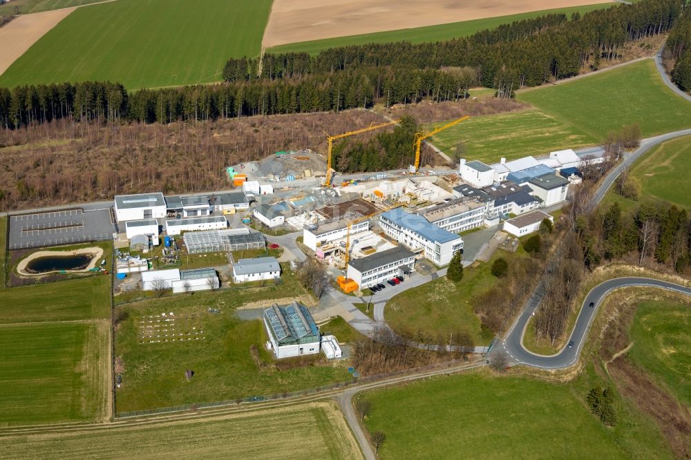 Schmallenberg aus der Vogelperspektive: Baustelle zum Neubau auf dem Gelände des Fraunhofer-Institut für Molekularbiologie und Angewandte Ökologie in Schmallenberg im Bundesland Nordrhein-Westfalen, Deutschland