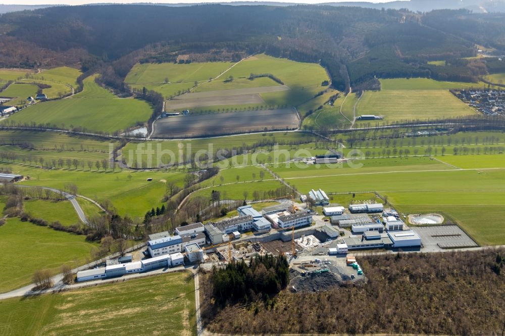 Luftaufnahme Schmallenberg - Baustelle zum Neubau auf dem Gelände des Fraunhofer-Institut für Molekularbiologie und Angewandte Ökologie in Schmallenberg im Bundesland Nordrhein-Westfalen, Deutschland