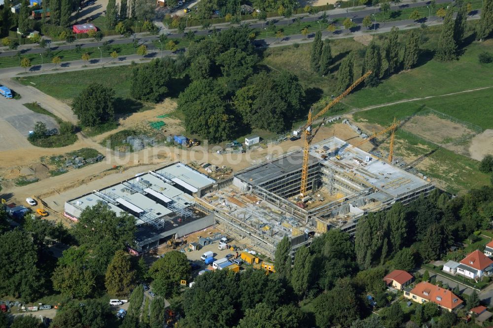 Potsdam von oben - Baustelle zum Neubau der Gesamtschule Leonardo-Da-Vinci an der Esplanade in Potsdam im Bundesland Brandenburg