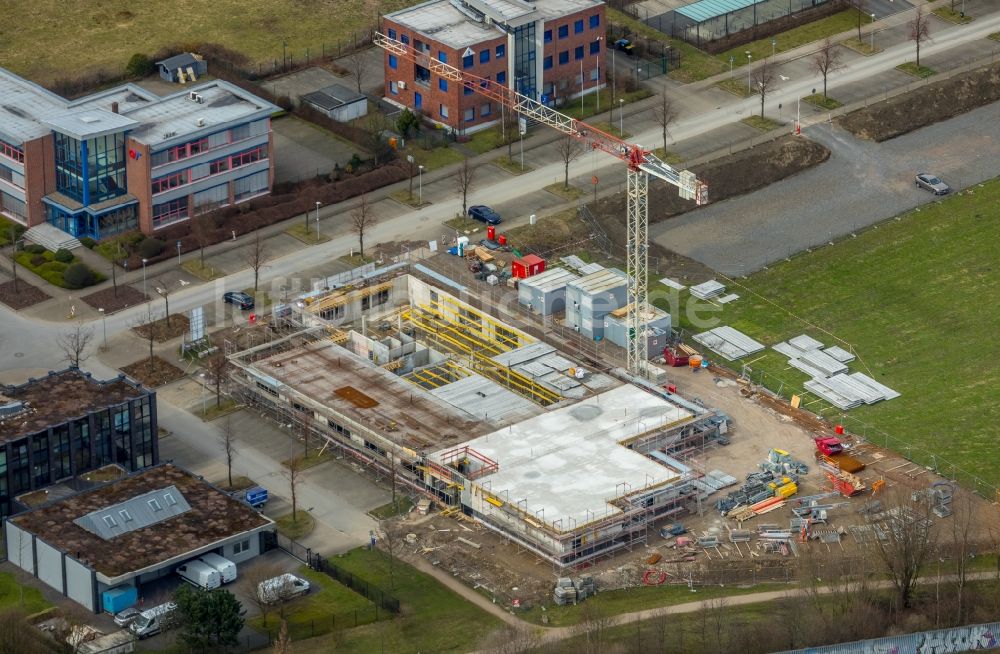 Luftaufnahme Gelsenkirchen - Baustelle zum Neubau eines Gesundheitszentrum und Ärztehauses der Janßen Grundstücksgesellschaft mbH an der Ludwig-Erhard-Straße in Gelsenkirchen im Bundesland Nordrhein-Westfalen, Deutschland