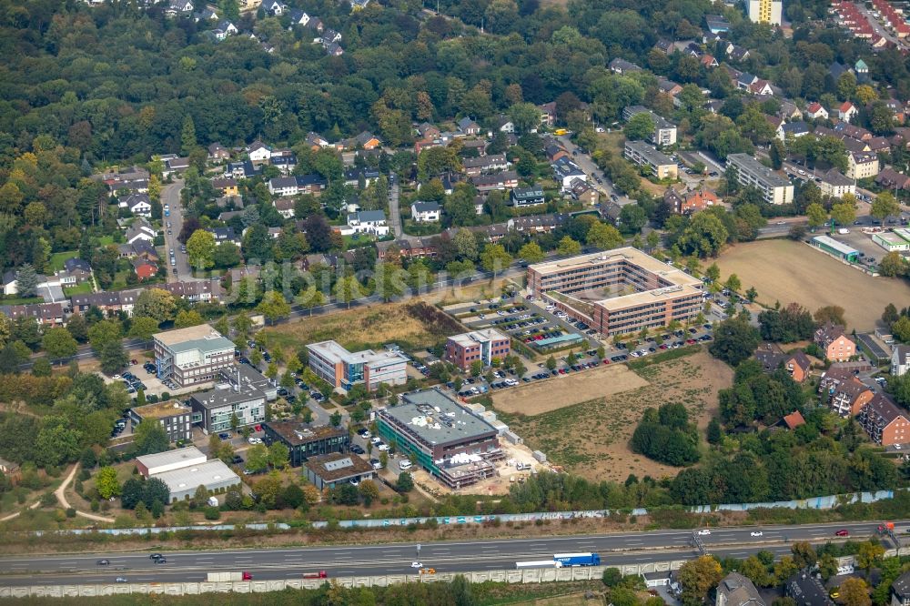 Gelsenkirchen aus der Vogelperspektive: Baustelle zum Neubau eines Gesundheitszentrum und Ärztehauses der Janßen Grundstücksgesellschaft mbH an der Ludwig-Erhard-Straße in Gelsenkirchen im Bundesland Nordrhein-Westfalen, Deutschland