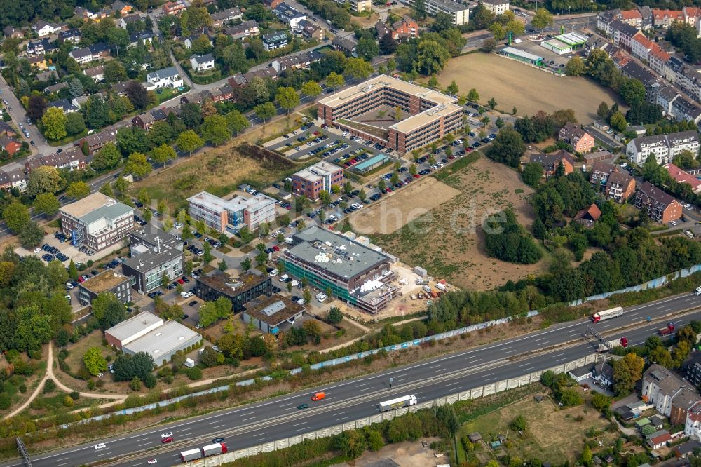 Gelsenkirchen aus der Vogelperspektive: Baustelle zum Neubau eines Gesundheitszentrum und Ärztehauses der Janßen Grundstücksgesellschaft mbH an der Ludwig-Erhard-Straße in Gelsenkirchen im Bundesland Nordrhein-Westfalen, Deutschland