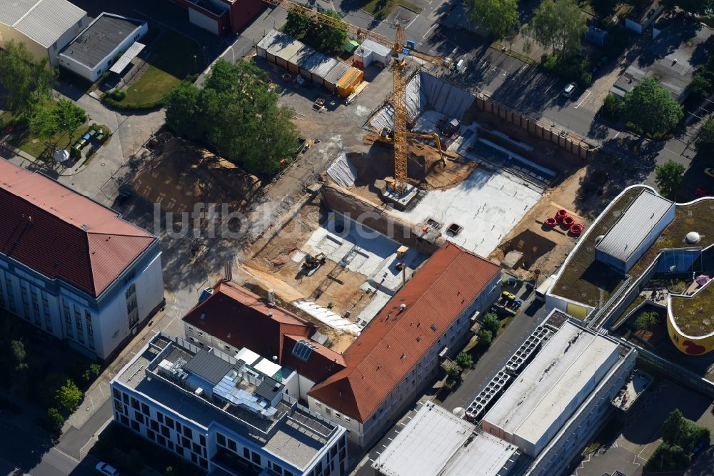 Luftaufnahme Dresden - Baustelle zum Neubau eines Gesundheitszentrum und Ärztehauses des Nationalen Centrum für Tumorerkrankungen an der Mildred-Scheel-Straße im Ortsteil Altstadt in Dresden im Bundesland Sachsen, Deutschland