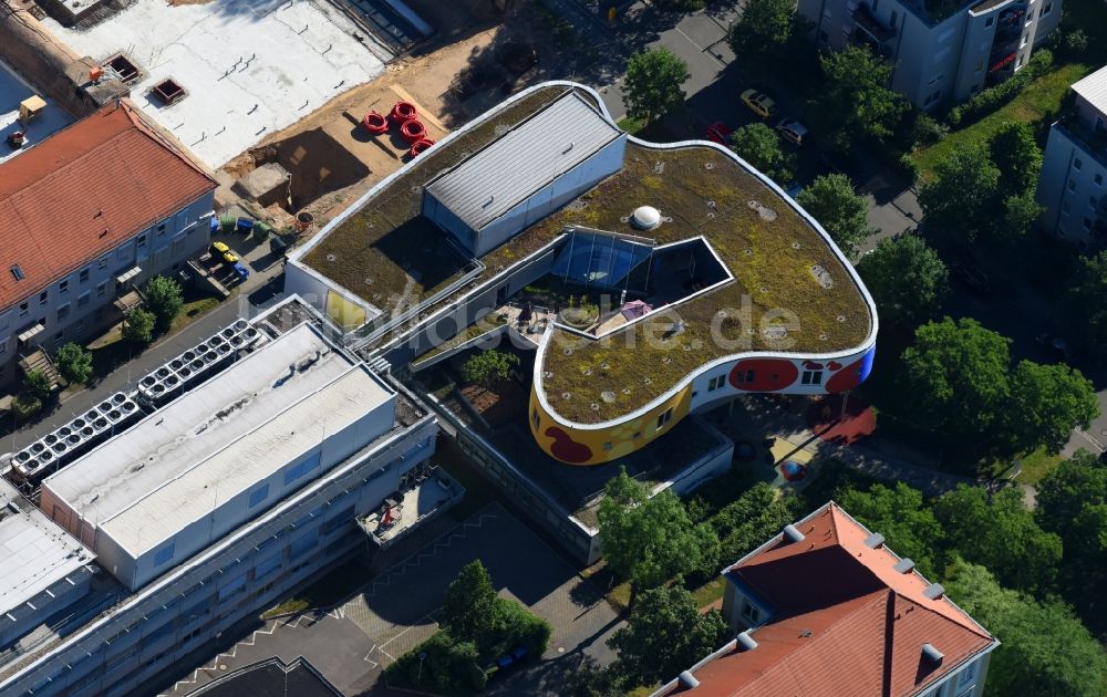 Dresden aus der Vogelperspektive: Baustelle zum Neubau eines Gesundheitszentrum und Ärztehauses des Nationalen Centrum für Tumorerkrankungen an der Mildred-Scheel-Straße im Ortsteil Altstadt in Dresden im Bundesland Sachsen, Deutschland