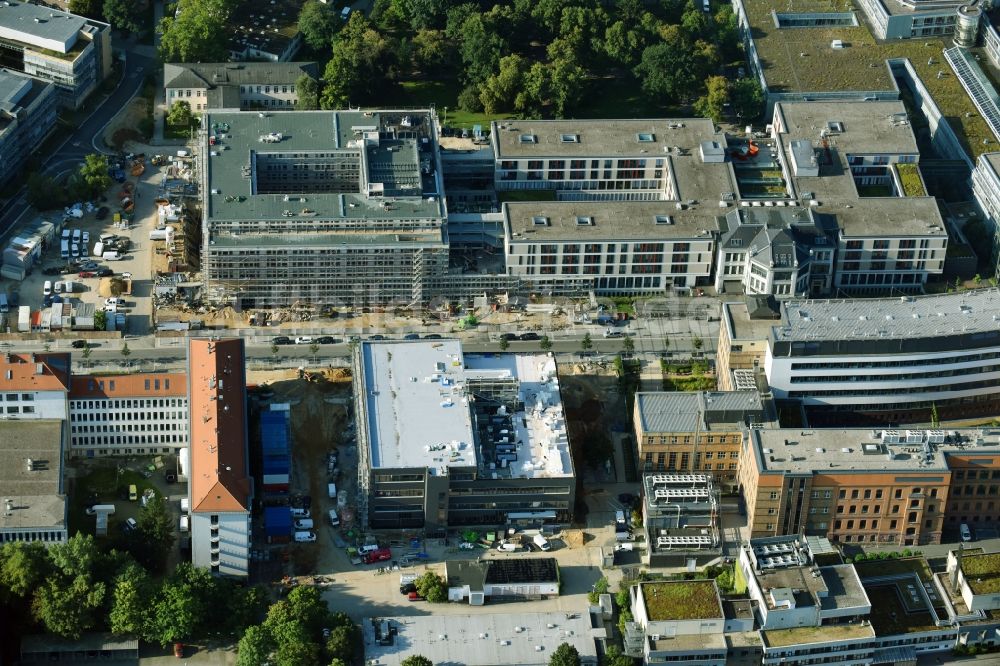 Leipzig von oben - Baustelle zum Neubau eines Gesundheitszentrum und Ärztehauses Rheumazentrum am Universitätsklinikum Leipzig an der Salomonstraße im Ortsteil Mitte in Leipzig im Bundesland Sachsen, Deutschland