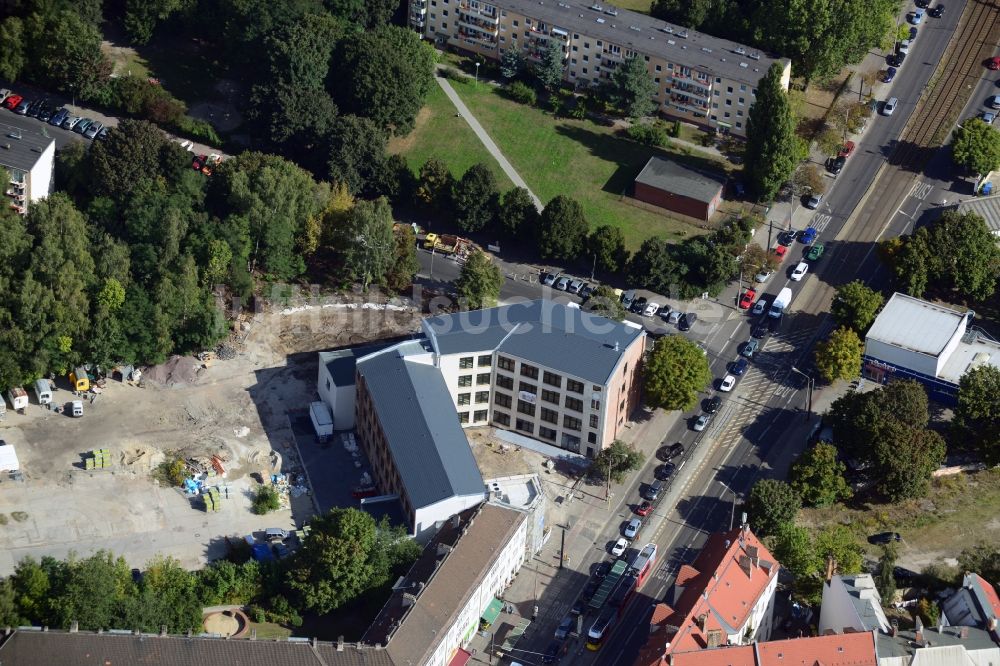 Luftaufnahme Berlin Köpenick - Baustelle zum Neubau eines Gesundheitszentrums an der Mahlsdorfer Straße Ecke Kaulsdorfer Straße in Berlin - Köpenick